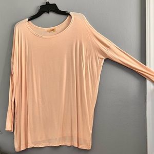Piko 1988.
 Piko Crew Neck
 Long Sleeve Top in Peach
 Size: L